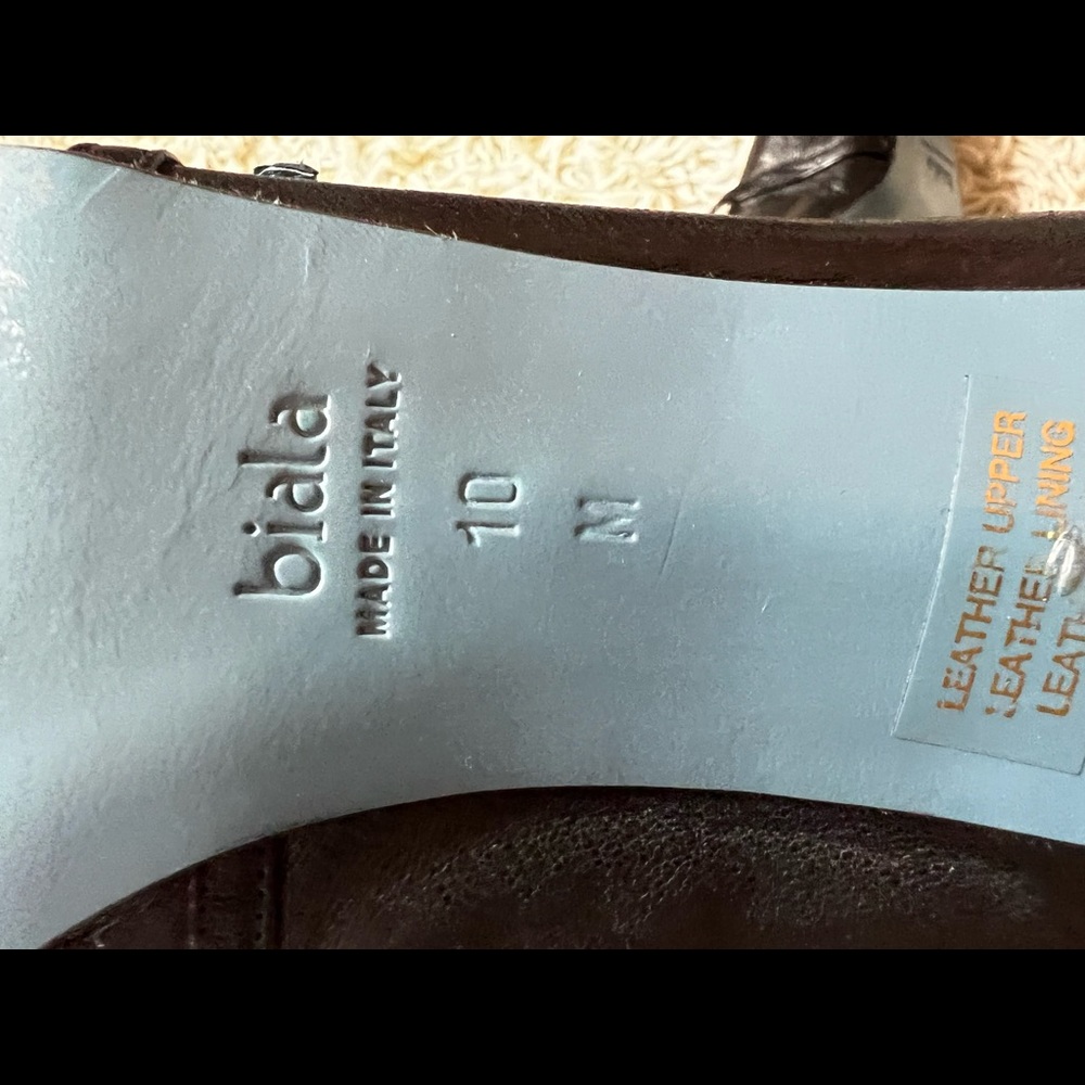 Close-toed Black Heels - Picture 5 of 5